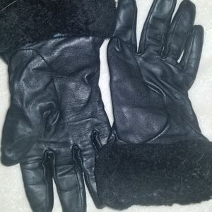 Black gloves one size fits all